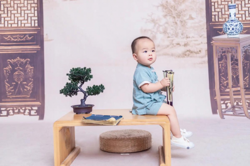宜都宝宝眼睛肿是什么原因