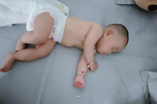 宜都宝宝总是摇头怎么回事
